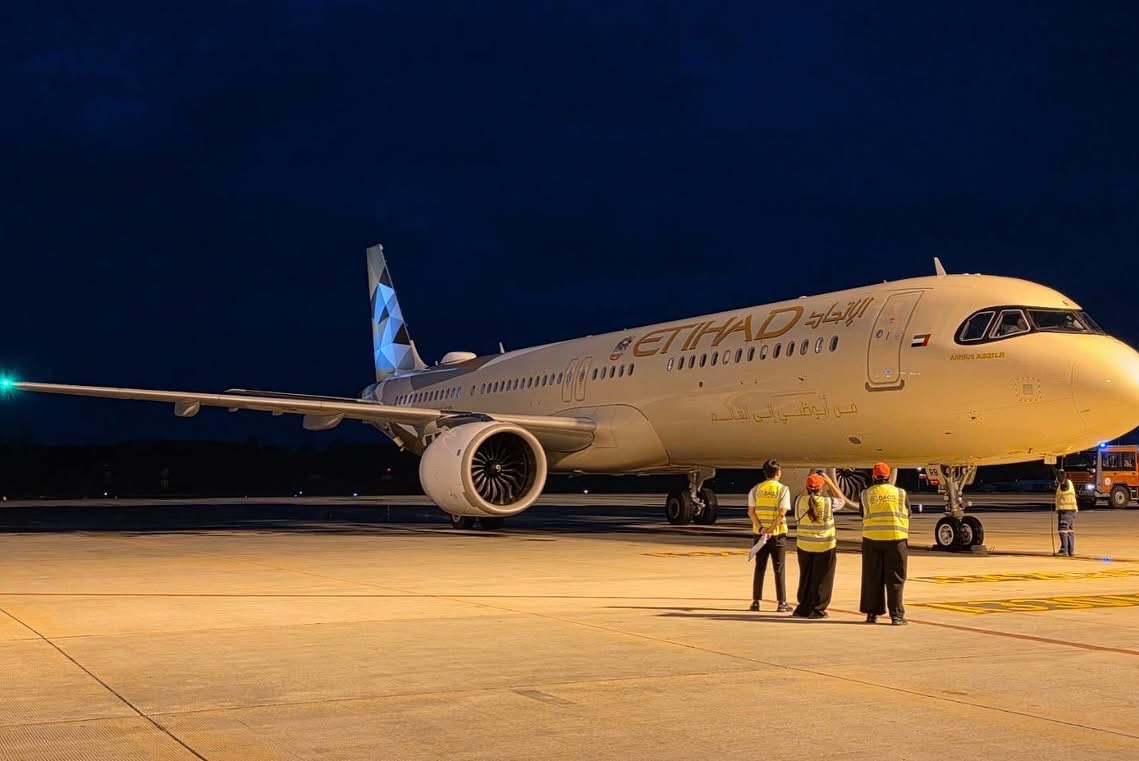 Etihad aircraft tail and BAGS equipment at Krabi apron